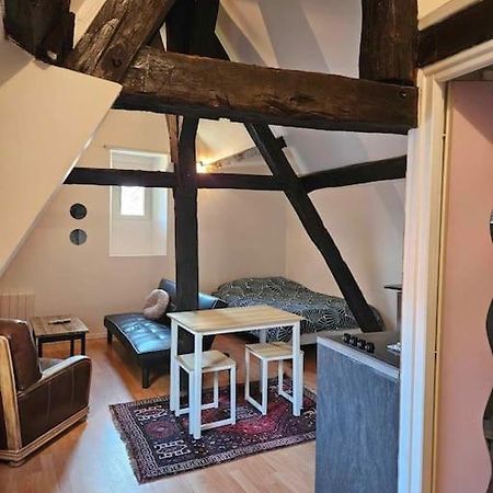 Le Petit Medieval Apartamento Montluçon Exterior foto