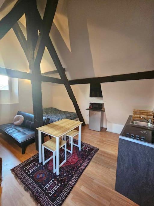 Le Petit Medieval Apartamento Montluçon Exterior foto